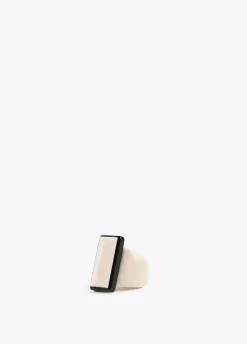 Anillo blanco y negro