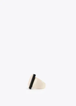 Anillo blanco y negro