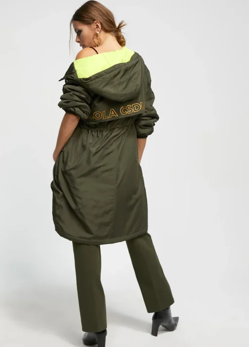 Anorak acolchado con capucha
