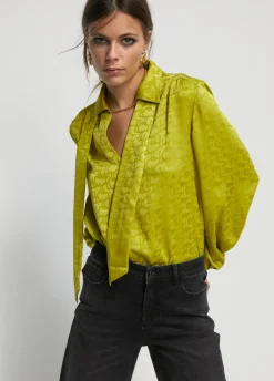Blusa con lazo