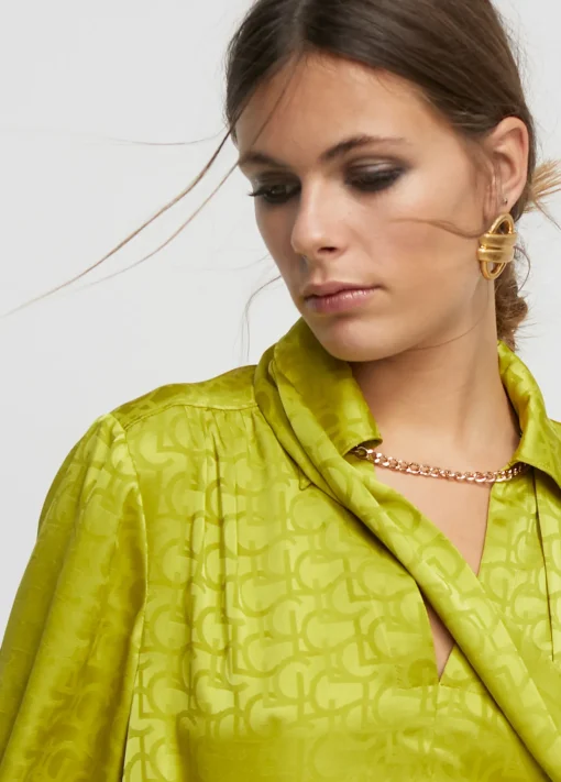 Blusa con lazo