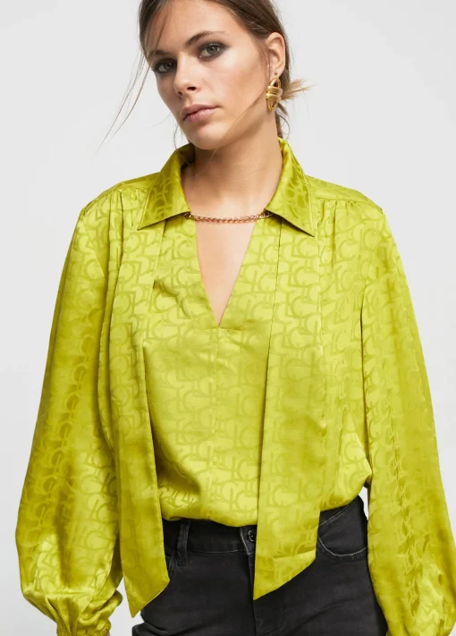 Blusa con lazo