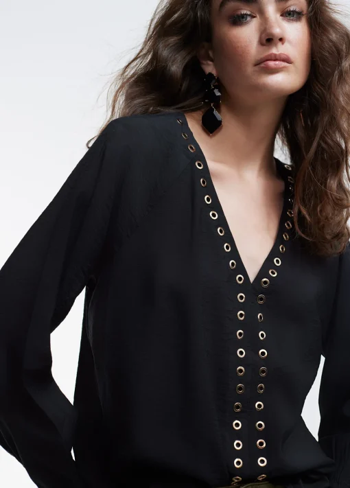 Blusa detalle eyelets