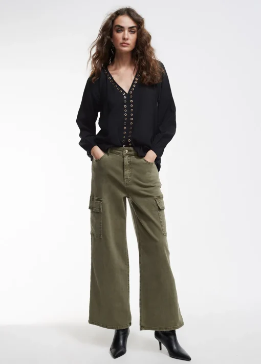 Blusa detalle eyelets