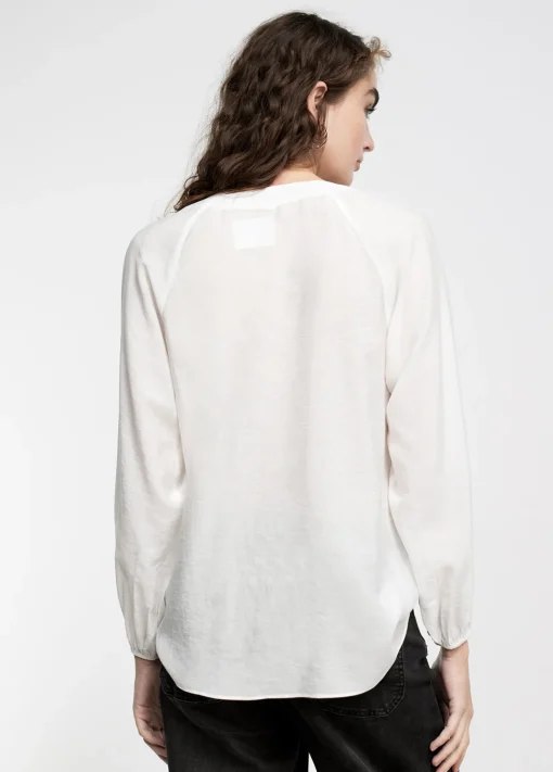 Blusa detalle eyelets