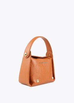 Bolso bandolera con logo grabado
