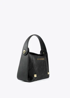 Bolso bandolera con logo grabado
