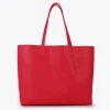 Bolso shopper con logo en relieve