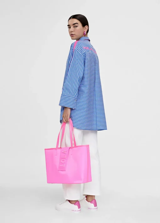 Bolso shopper con logo en relieve
