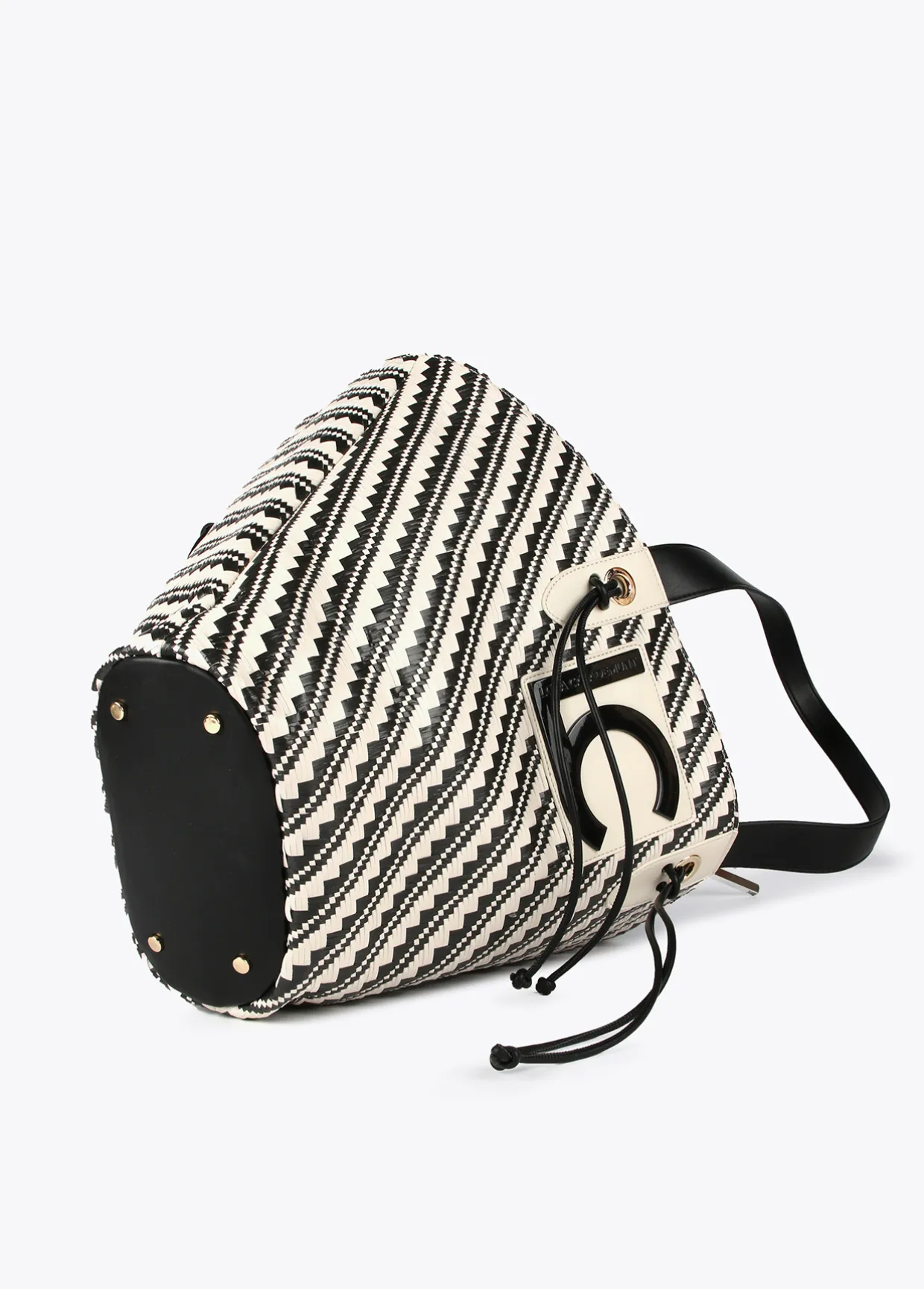 Bolso tipo cesta en efecto rafia