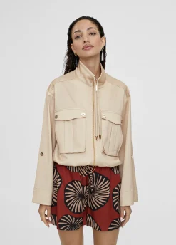 Bomber monocolor con bolsillos