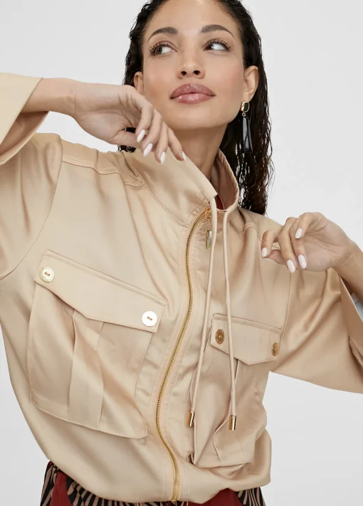 Bomber monocolor con bolsillos