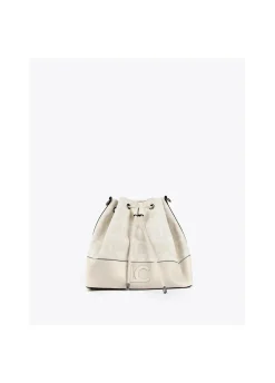 Bombonera color crudo.