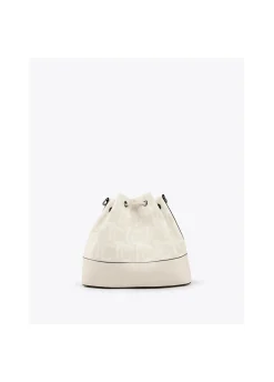 Bombonera color crudo.