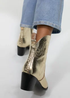 Botín estilo cowboy