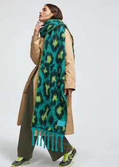 Bufanda animal print y flecos