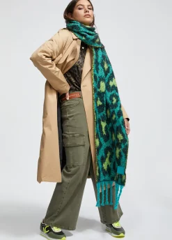 Bufanda animal print y flecos