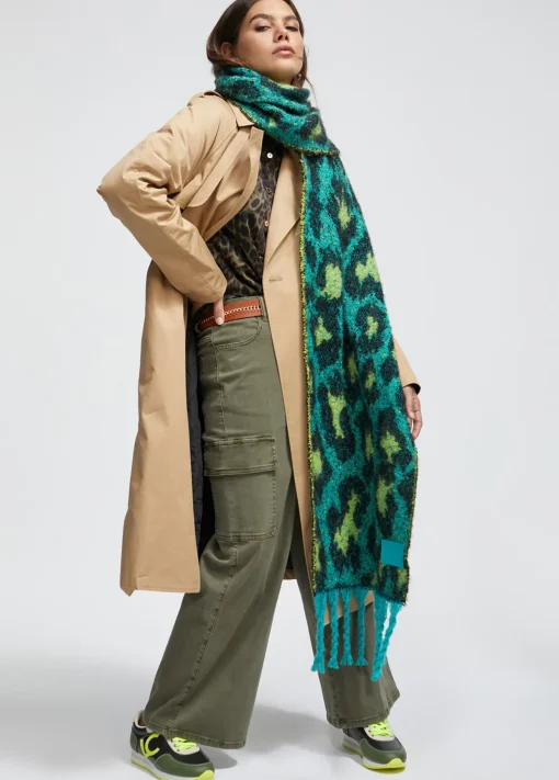 Bufanda animal print y flecos