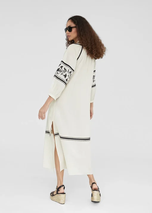 Caftan largo con bordado