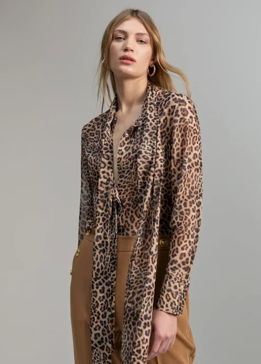 Camisa con lazada