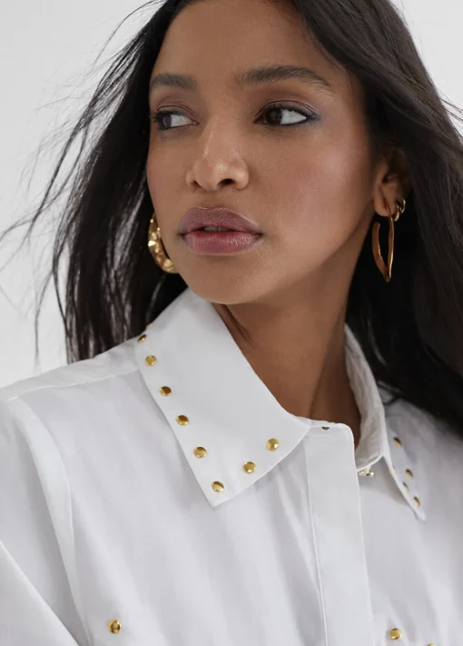 Camisa con tachas