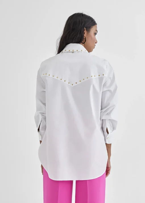 Camisa con tachas
