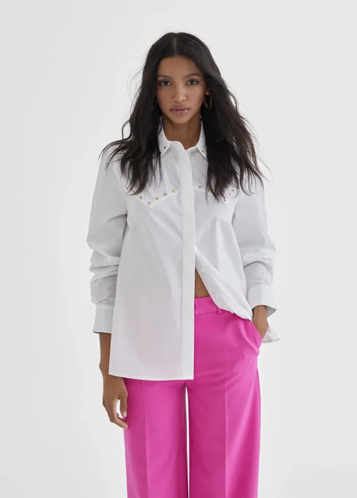 Camisa con tachas