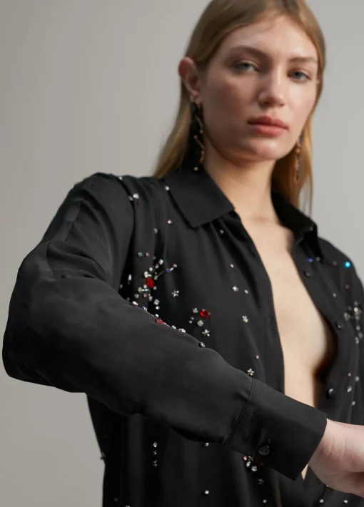 Camisa detalle joyas