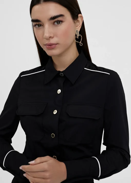 Camisa strech con vivo contraste