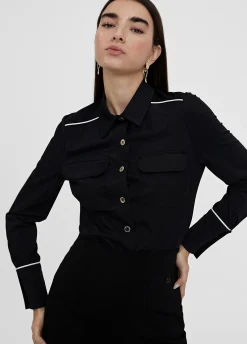 Camisa strech con vivo contraste