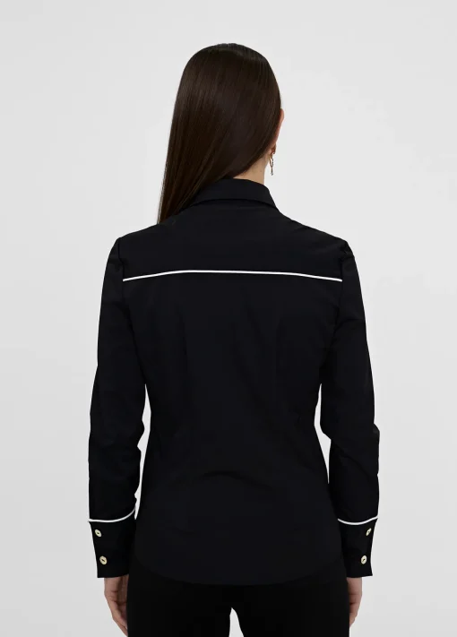 Camisa strech con vivo contraste