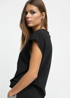 Camiseta detalle cadena