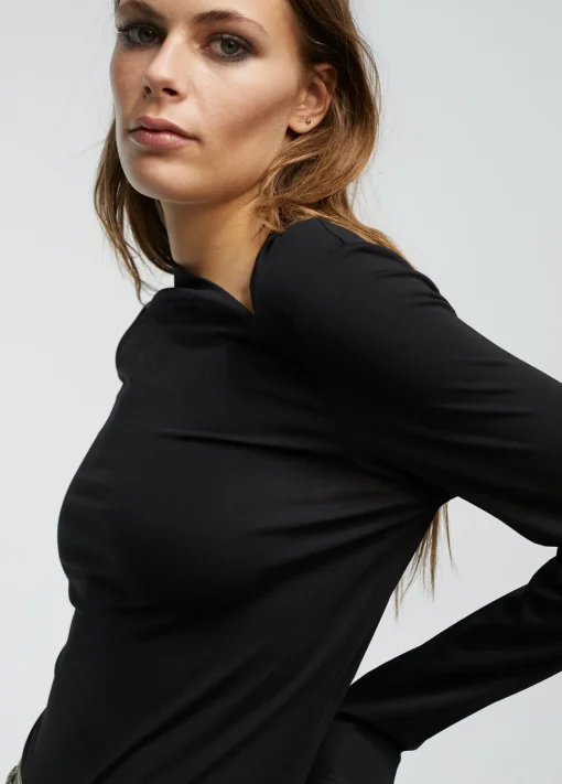 Camiseta detalle cuello