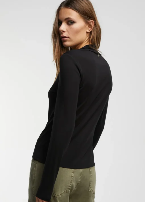 Camiseta detalle cuello