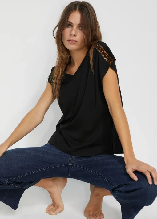 Camiseta detalle hombros