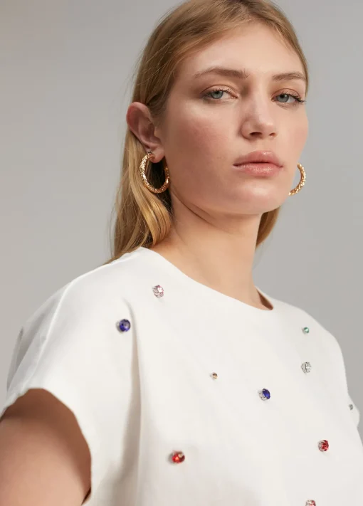Camiseta detalle joyas