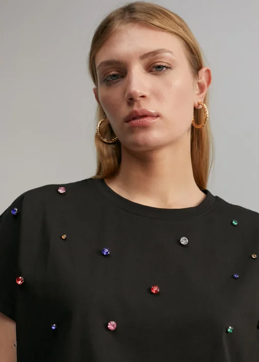 Camiseta detalle joyas