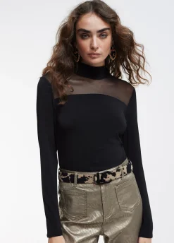 Camiseta detalle transparencia