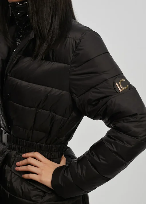 Chaqueta acolchada con cinturón
