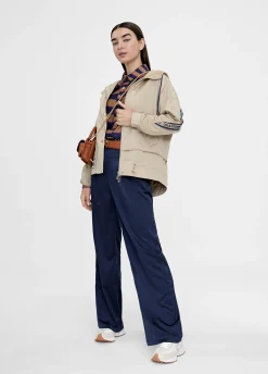 Chaqueta deportiva con capucha