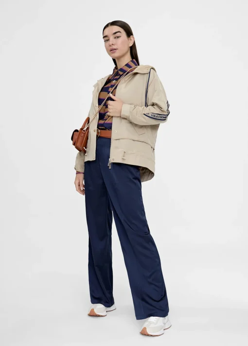 Chaqueta deportiva con capucha