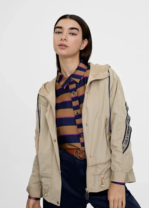 Chaqueta deportiva con capucha