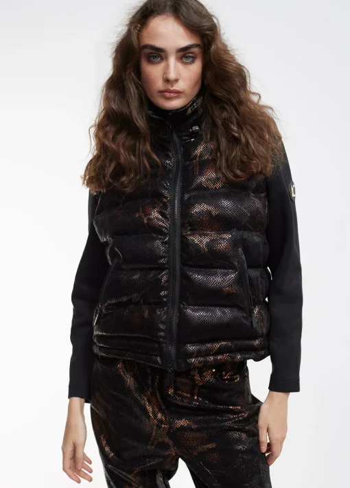 Chaqueta efecto escamas
