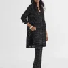 Chaqueta larga con piezas metálicas