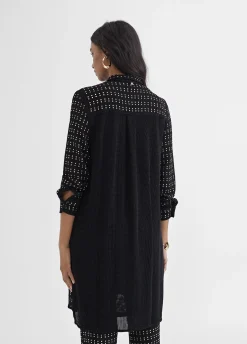 Chaqueta larga con piezas metálicas