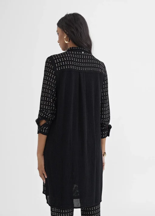 Chaqueta larga con piezas metálicas