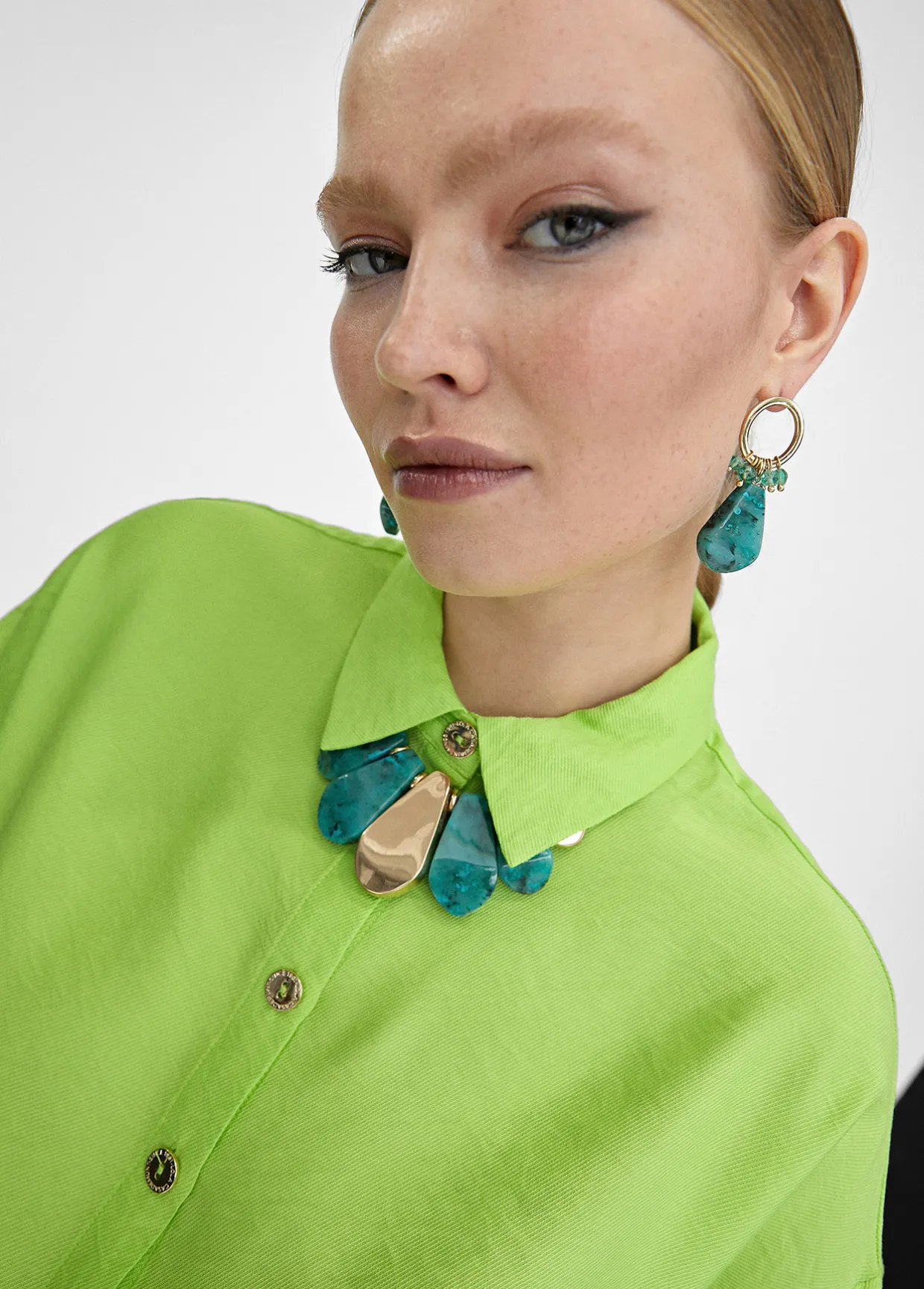 Collar con colgante turquesa