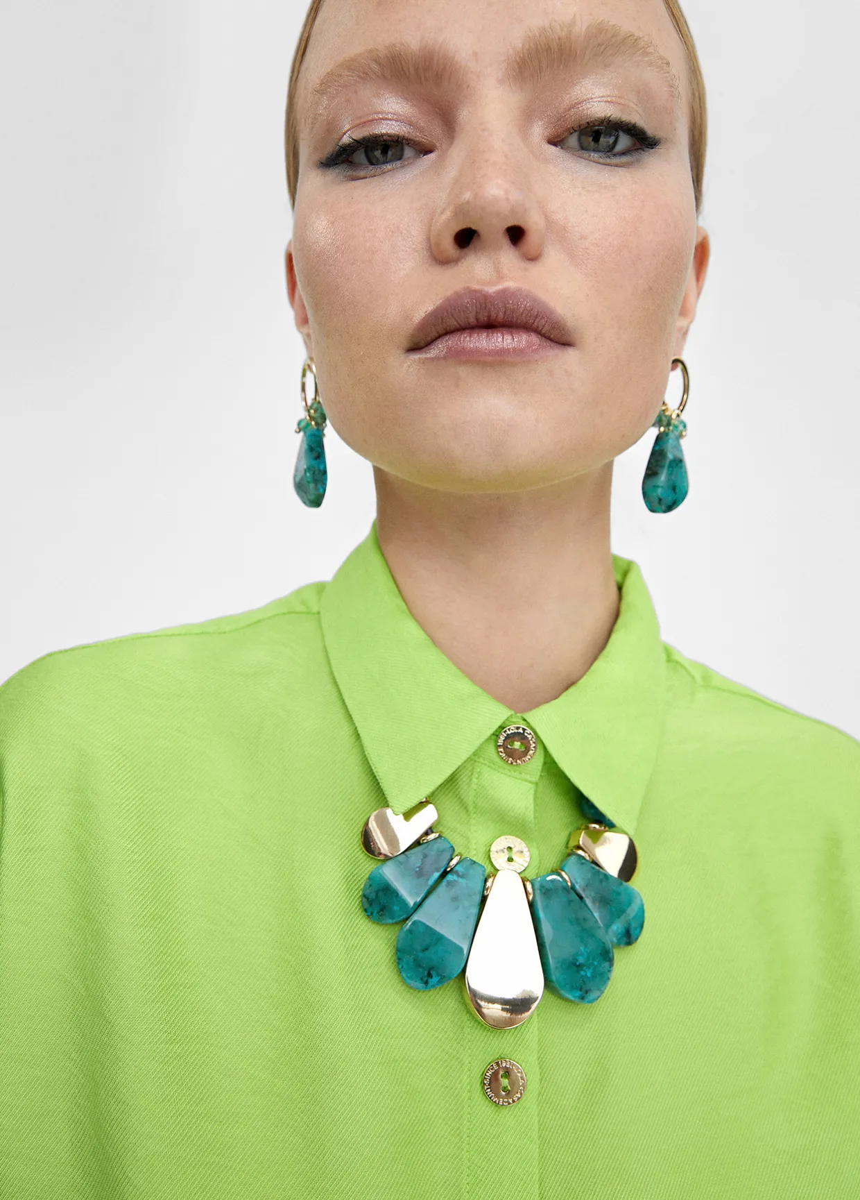 Collar con colgante turquesa