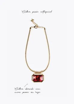 Collar dorado con colgante