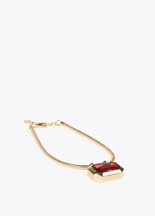 Collar dorado con colgante